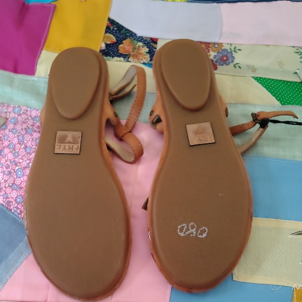 Frye Tan Leather Leaf Appliqué Sandals - Picture 4 of 6
